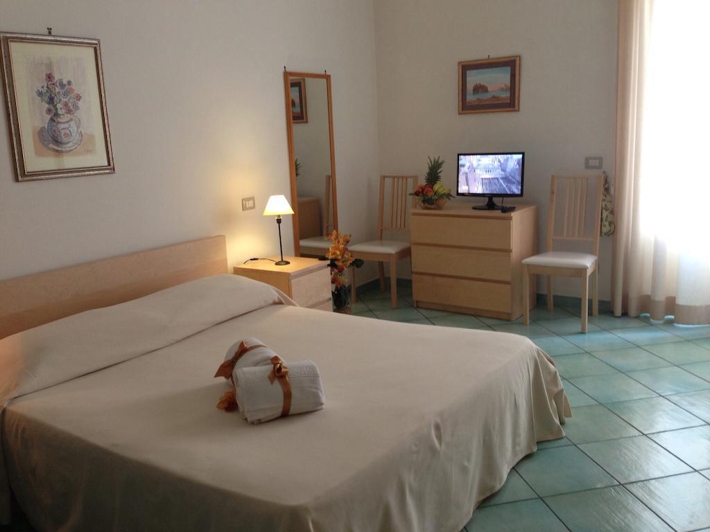 Hotel & Residence Matarese Casamicciola Terme Room photo